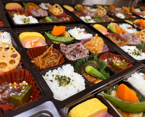 京都テルサへ全国の集いin京都のイベント用お弁当(お茶付き)をお届け